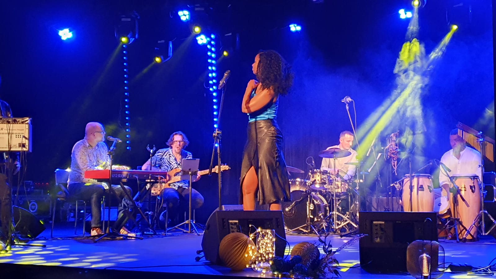 Zespół latin pop - kubańska i karaibska muzyka rozrywkowa.